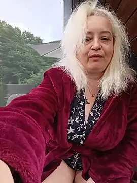 SquirtMilf00 online show from 11, 7, 2026