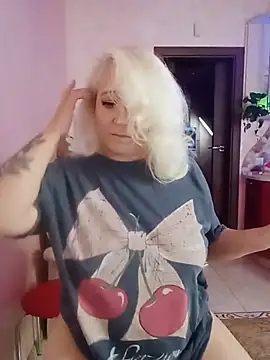 SquirtMilf00 online show from 15, 7, 2026