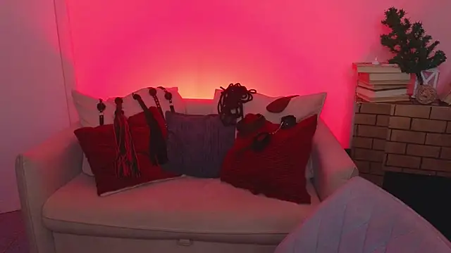 Snapshot of Mistress__Marcelline chatting on 18, 12, 2025 Mistress Marcelline online show from 18, 12, 2025