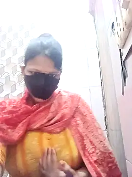 Snapshot of varnika chatting on 8, 11, 2025 varnika online show from 8, 11, 2025