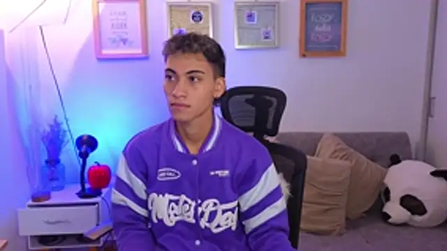 yulian vasquez online show from 6, 11, 2025