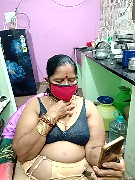 Snapshot of amuthasree chatting on 3, 10, 2025 amuthasree online show from 3, 10, 2025