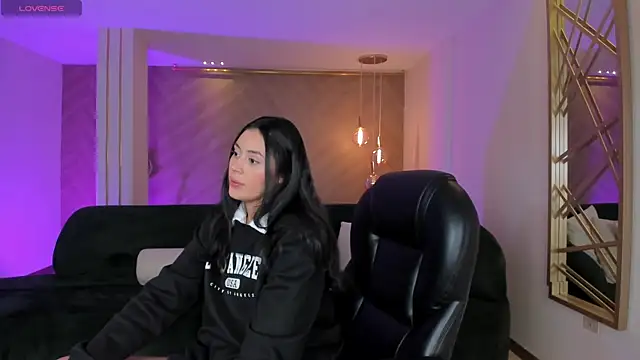 Snapshot of AmbarJames_ chatting on 11, 9, 2025 AmbarJames online show from 11, 9, 2025