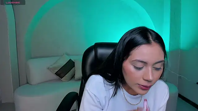 Snapshot of AmbarJames_ chatting on 1, 10, 2025 AmbarJames online show from 1, 10, 2025