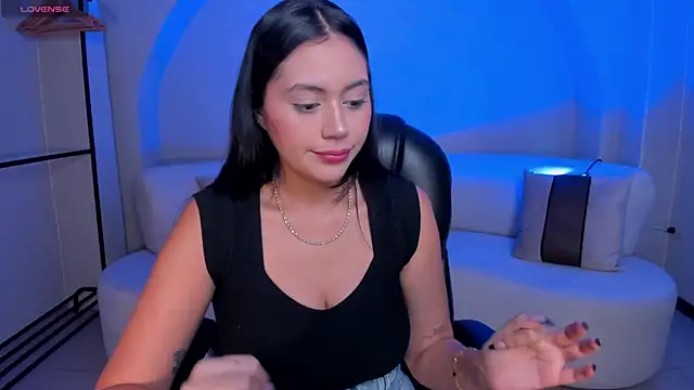 Snapshot of AmbarJames_ chatting on 4, 10, 2025 AmbarJames online show from 4, 10, 2025