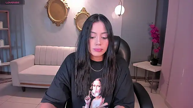 Snapshot of AmbarJames_ chatting on 19, 11, 2025 AmbarJames online show from 19, 11, 2025