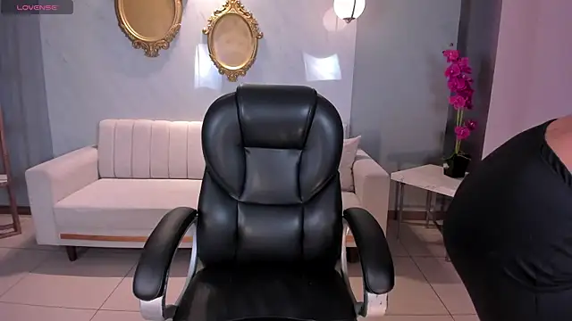 Snapshot of AmbarJames_ chatting on 20, 11, 2025 AmbarJames online show from 20, 11, 2025