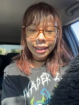 Snapshot of moan4mona chatting on 1, 7, 2026 moan4mona online show from 1, 7, 2026