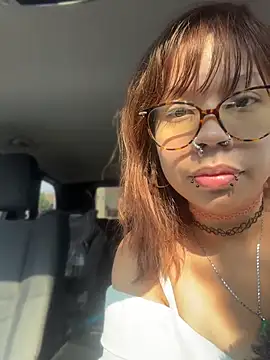 Snapshot of moan4mona chatting on 7, 7, 2026 moan4mona online show from 7, 7, 2026