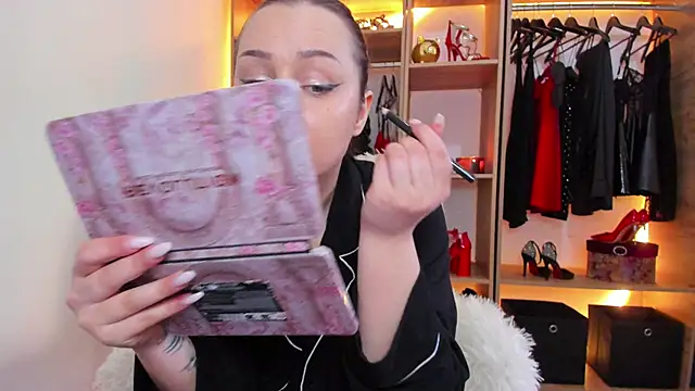 Snapshot of XynthiaHS chatting on 15, 11, 2025 XynthiaHS online show from 15, 11, 2025