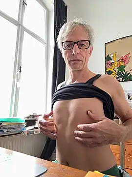 Snapshot of SexyLeon8 chatting on 17, 10, 2025 SexyLeon8 online show from 17, 10, 2025