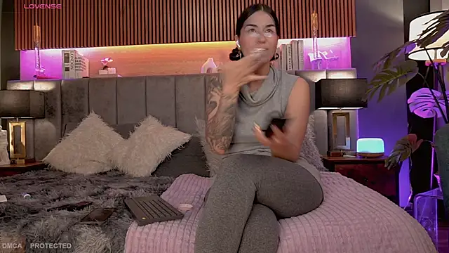 Snapshot of Angelina_Dior chatting on 26, 6, 2026 Angelina Dior online show from 26, 6, 2026
