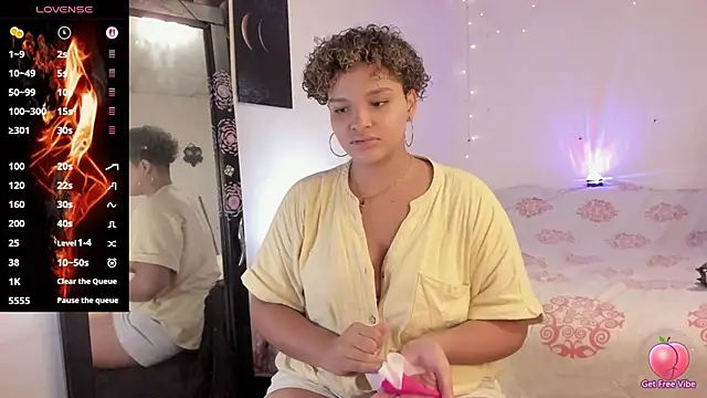 chloe kisses online show from 4, 6, 2026