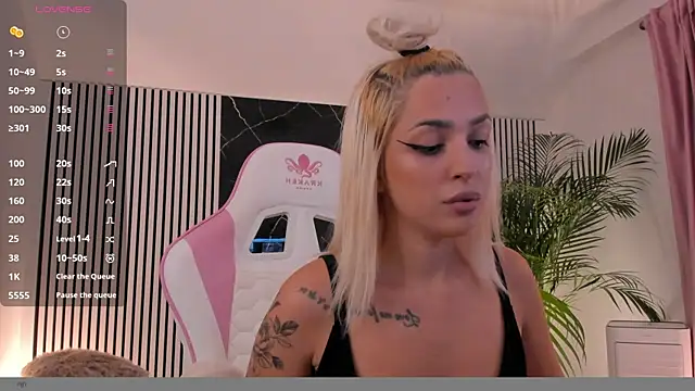 Snapshot of daisyblushh chatting on 22, 10, 2025 daisyblushh online show from 22, 10, 2025