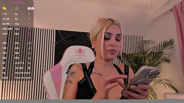 Snapshot of daisyblushh chatting on 27, 10, 2025 daisyblushh online show from 27, 10, 2025