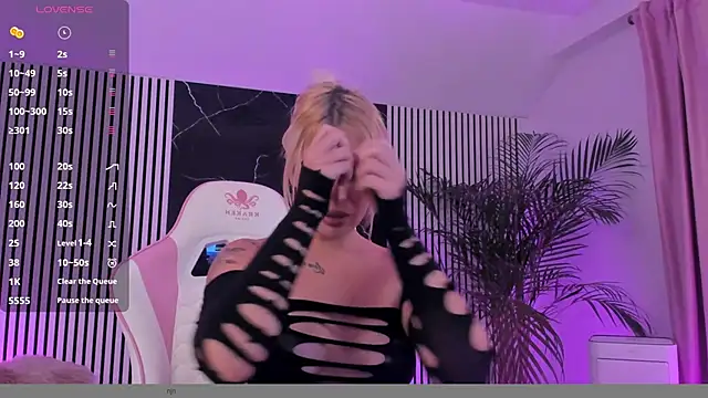 Snapshot of daisyblushh chatting on 1, 11, 2025 daisyblushh online show from 1, 11, 2025