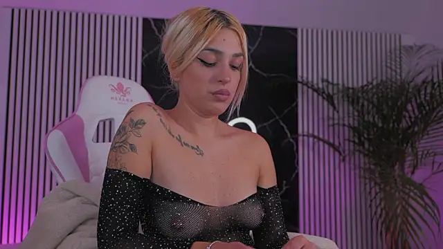 Snapshot of daisyblushh chatting on 8, 11, 2025 daisyblushh online show from 8, 11, 2025