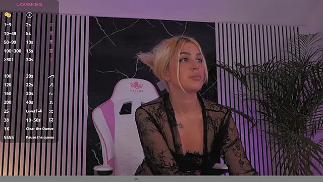 Snapshot of daisyblushh chatting on 10, 11, 2025 daisyblushh online show from 10, 11, 2025