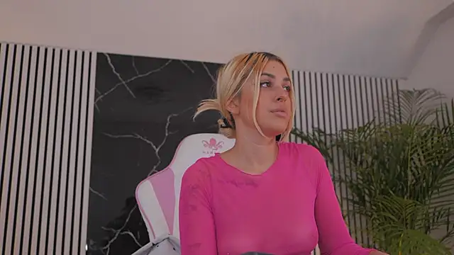 Snapshot of daisyblushh chatting on 22, 11, 2025 daisyblushh online show from 22, 11, 2025