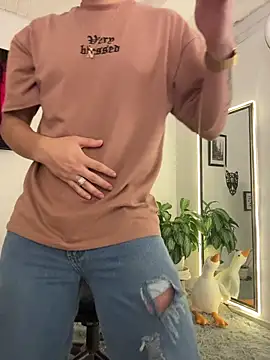 Snapshot of Elian_savoy chatting on 5, 10, 2025 Elian savoy online show from 5, 10, 2025