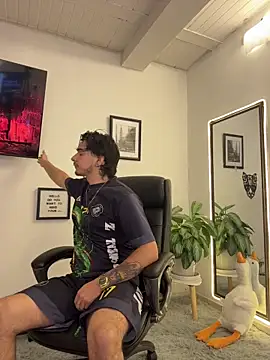 Snapshot of Elian_savoy chatting on 14, 10, 2025 Elian savoy online show from 14, 10, 2025