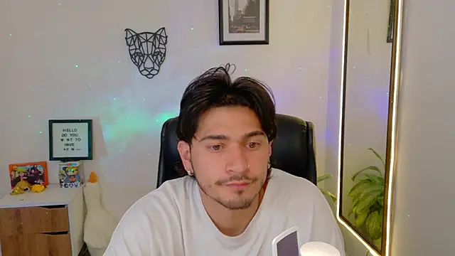 Snapshot of Elian_savoy chatting on 13, 12, 2025 Elian savoy online show from 13, 12, 2025