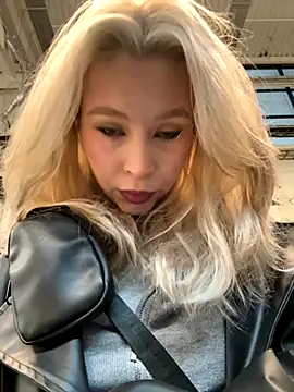 Snapshot of Cum_girlss chatting on 17, 10, 2025 Cum girlss online show from 17, 10, 2025