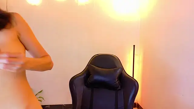 Snapshot of Sarasavage chatting on 20, 7, 2026 Sarasavage online show from 20, 7, 2026