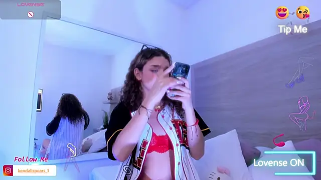 Kylie Cross online show from 10, 9, 2025