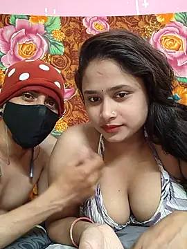 Seducing couple online show from 24, 4, 2026