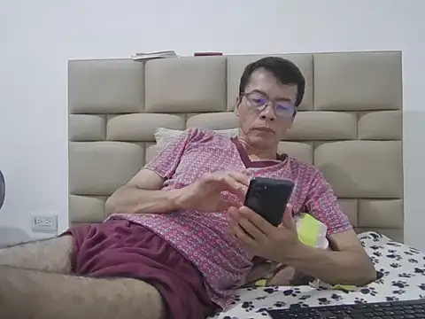 skinnylatino51 online show from 30, 4, 2026