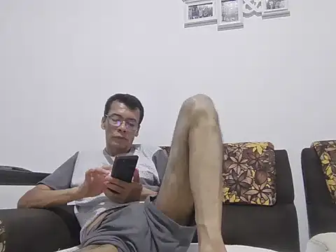 Snapshot of skinnylatino51 chatting on 17, 7, 2026 skinnylatino51 online show from 17, 7, 2026