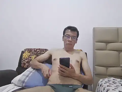 Snapshot of skinnylatino51 chatting on 2, 8, 2026 skinnylatino51 online show from 2, 8, 2026