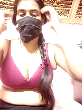 Snapshot of umairahaasan_1 chatting on 25, 10, 2025 umairahaasan 1 online show from 25, 10, 2025