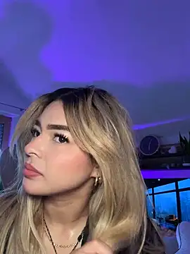 Snapshot of OriannaFox chatting on 8, 9, 2025 OriannaFox online show from 8, 9, 2025