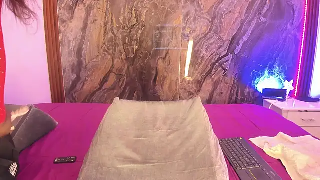 MiiaaCollinss online show from 3, 11, 2025