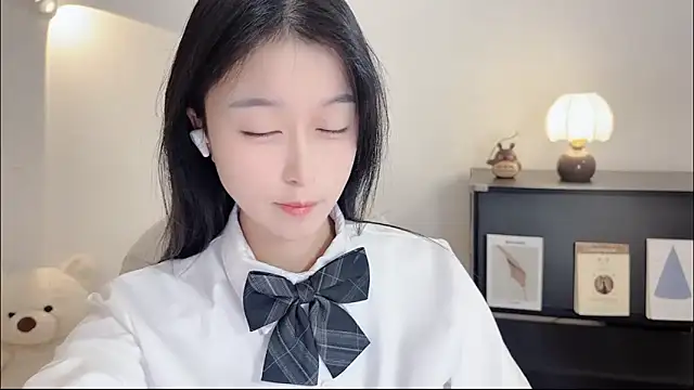 Snapshot of Onechestnut chatting on 27, 10, 2025 Onechestnut online show from 27, 10, 2025