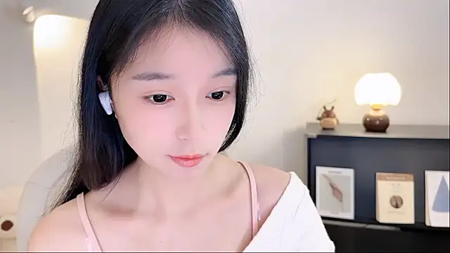 Snapshot of Onechestnut chatting on 2, 11, 2025 Onechestnut online show from 2, 11, 2025