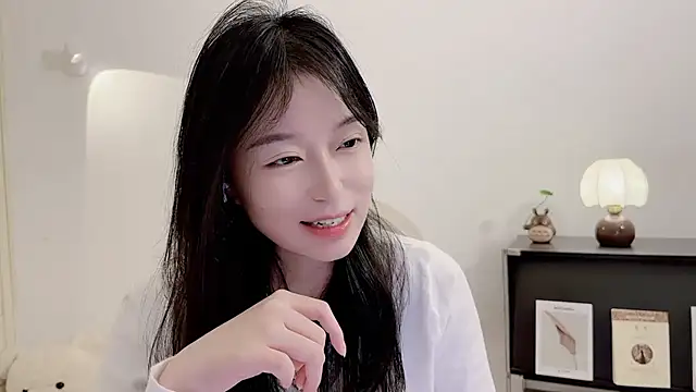 Snapshot of Onechestnut chatting on 18, 11, 2025 Onechestnut online show from 18, 11, 2025