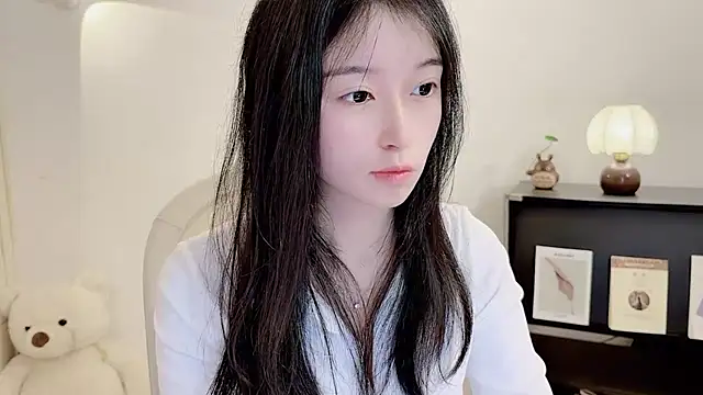 Snapshot of Onechestnut chatting on 19, 11, 2025 Onechestnut online show from 19, 11, 2025