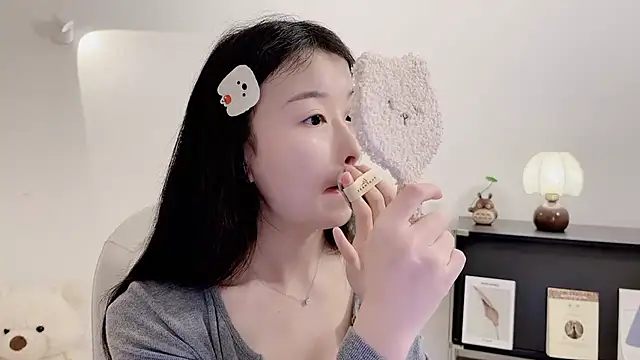 Snapshot of Onechestnut chatting on 23, 11, 2025 Onechestnut online show from 23, 11, 2025