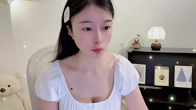 Snapshot of Onechestnut chatting on 26, 11, 2025 Onechestnut online show from 26, 11, 2025