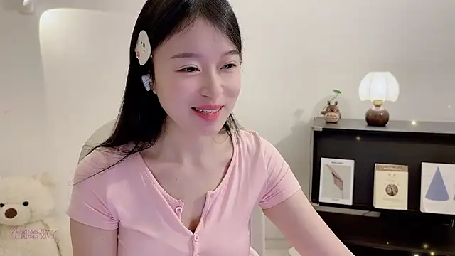 Snapshot of Onechestnut chatting on 28, 11, 2025 Onechestnut online show from 28, 11, 2025