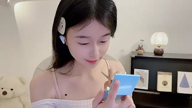 Snapshot of Onechestnut chatting on 2, 12, 2025 Onechestnut online show from 2, 12, 2025