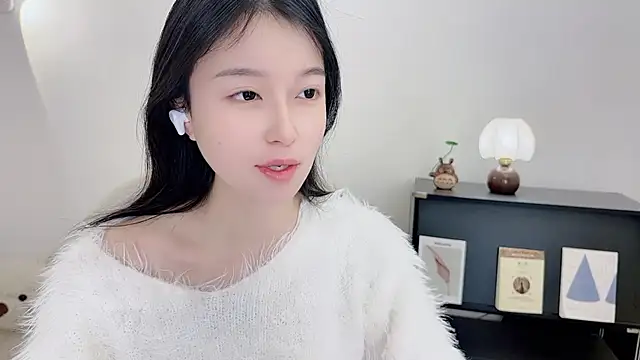 Onechestnut online show from 5, 12, 2025