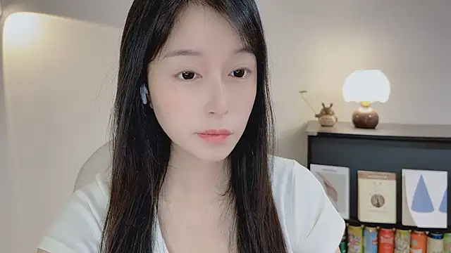 Snapshot of Onechestnut chatting on 15, 4, 2026 Onechestnut online show from 15, 4, 2026