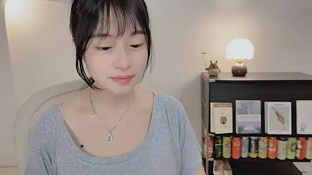 Snapshot of Onechestnut chatting on 23, 5, 2026 Onechestnut online show from 23, 5, 2026