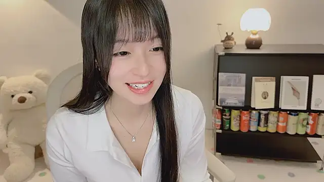 Snapshot of Onechestnut chatting on 5, 6, 2026 Onechestnut online show from 5, 6, 2026