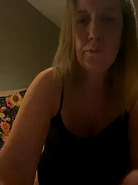 Snapshot of X-Victoria-X chatting on 2, 10, 2025 X-Victoria-X online show from 2, 10, 2025