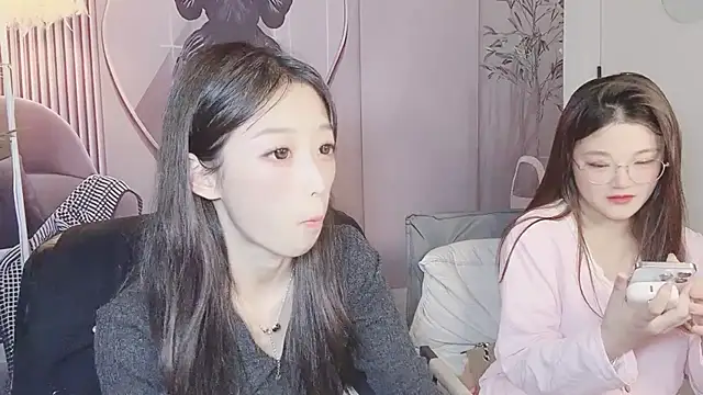 Snapshot of jiangjiang_caicai chatting on 9, 11, 2025 jiangjiang caicai online show from 9, 11, 2025